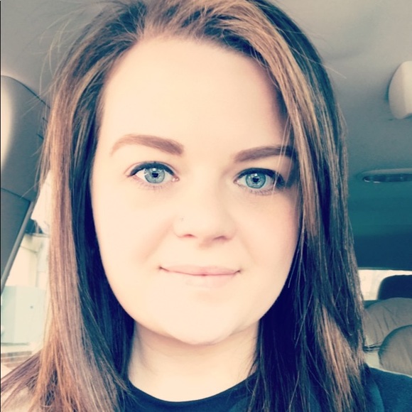 Meet your Posher, Jessica - Picture 3 of 3